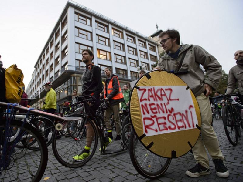 Protest cyklistů v centru Prahy. 