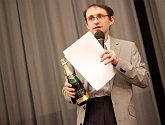 UŽ JE MU 20 LET. Petr Lášek může otevírat nejen symbolické šampaňské. Festival neprofesionálních filmů PAF, který v roce 1992 založil, oslavil letos svůj dvacátý ročník.