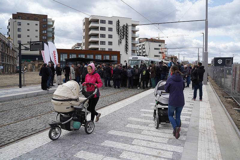 Slavnostní zahájení provozu na nové tramvajové trati Sídliště Barrandov - Holyně.