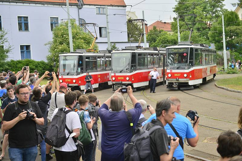 Poslední jízda tramvají typu T6A5.