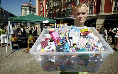 Happening „Světový den bez tabáku 2011 – Vyměň krabičku!“ proběhl 31. května na pražském náměstí Republika.