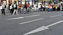 Pochod za omezení nejvyšší povolené rychlosti v Praze na 30 km/h. Akci pořádají organizace Poslední generace a 30 pro Prahu.