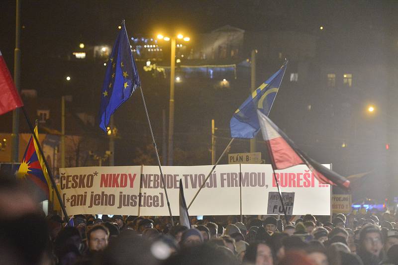 Demonstrace proti premiéru Andreji Babišovi 17. prosince 2019.