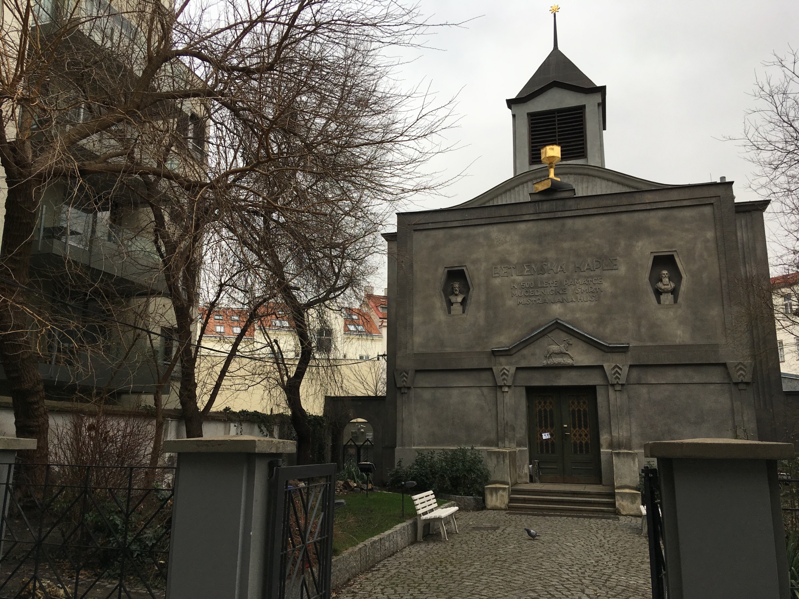 Betlémské kaple stojí v Praze dvě. Jedna se ukrývá mezi činžáky na Žižkově  - Pražský deník