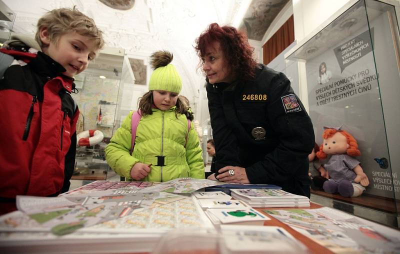 Ledová Praha 2015 v muzeum policie. Prohlídka muzea s policisty a četníky v dobových stejnokrojích. Muzeum navštívil během dne rada Vaňásek alias rada Vacátko z pražské ,čtyřky´.