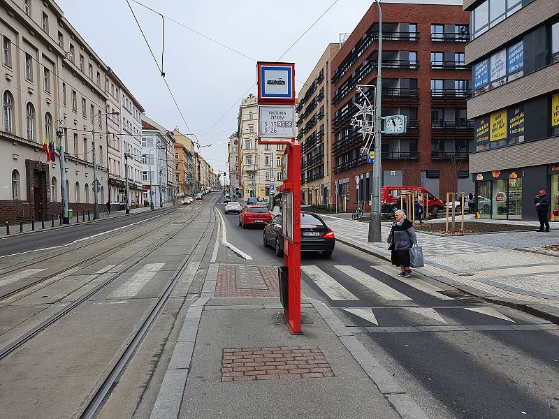 Tramvajová zastávka se až do minulého týdne jmenovala Husinecká.