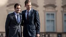 Tenisté Roger Federer ze Švýcarska a Tomáš Berdych se setkali 20. února na Staroměstském náměstí v Praze se svými fanoušky. Federer přijel propagovat zářijový Laver Cup.