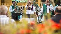 Devatenáctý ročník festivalu české a moravské dechovky Hraj kapelo, hraj probíhal 27. června prvním dnem na pražském Výstavišti. Kapela Krajanka.