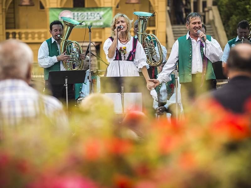 Devatenáctý ročník festivalu české a moravské dechovky Hraj kapelo, hraj probíhal 27. června prvním dnem na pražském Výstavišti. Kapela Krajanka.