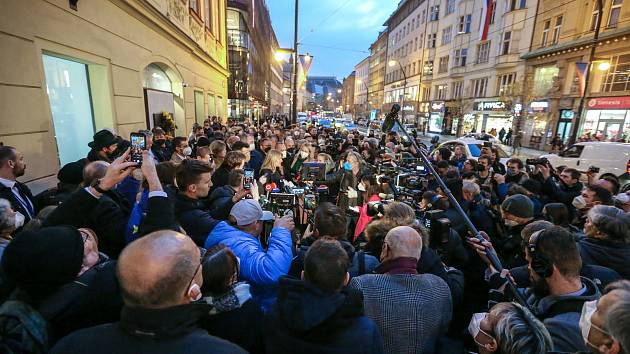 Slovenská prezidentka Zuzana Čaputová položila květiny k památníku událostí 17. listopadu.