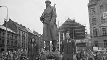 Náměstí Lidových milicí (dnes náměstí OSN) v Praze 9 se stalo 24.února v rámci oslav 25.výročí Únorového vítězství místem slavnostního odhalení pomníku Milicionáře od sochaře Jana Simoty.