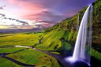 Vydejte se v online cestovatelském seriálu Kolem světa do království vodopádů a horkých pramenů, na Island.