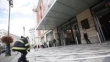 V pražském nákupním centru Palladium na náměstí Republiky v pondělí před polednem vypukl požár vzduchotechniky.
