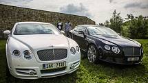 Desítky milovníků aut značek Rolls-Royce a Bentley se sešli 23. května v pražské Dubči na druhém setkání příznivců těchto luxusních aut v Česku. K vidění byly i další značky sportovních aut.