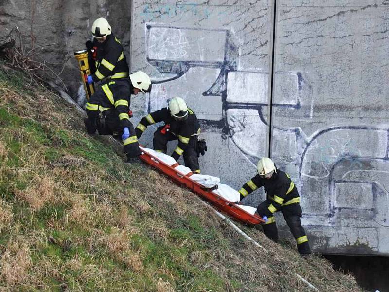 Život prozatím neznámého člověka, patrně bezdomovce, si v pondělí 10. března 2014 dopoledne vyžádal požár zdi u pražského hlavního nádraží - mezi technologickou plochou za kolejemi sedmého nástupiště a Španělskou ulicí.