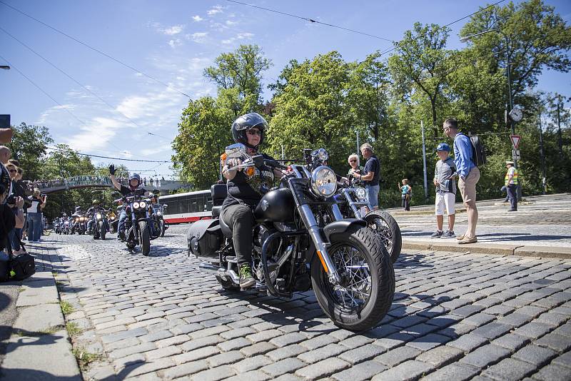 Spanilá jízda Harley Davidson Prahou.