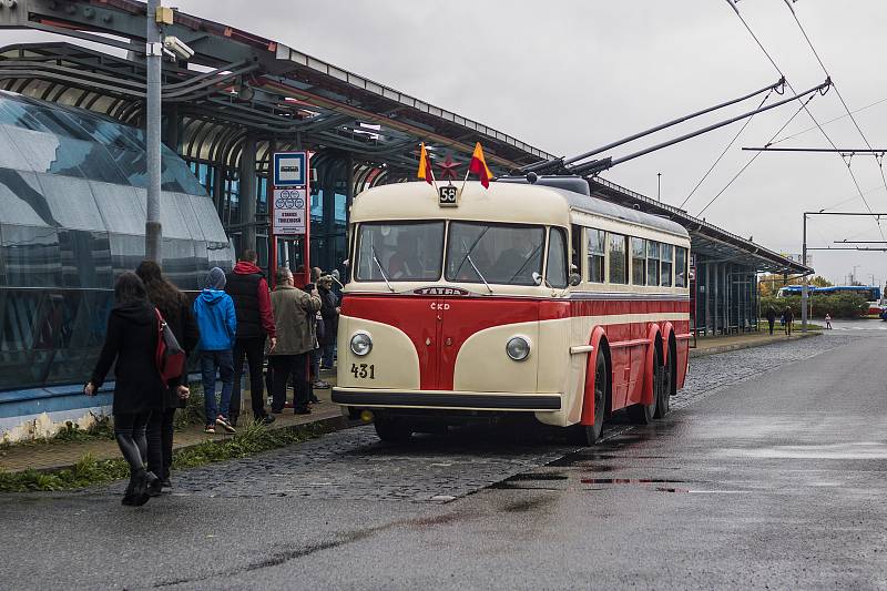 Pražský dopravní podnik v sobotu 15. října uvedl do zkušebního provozu novou trolejbusovou trať Letňany–Čakovice, kterou vybudoval v rámci projektu elektrifikace autobusové linky 140 (Palmovka–Miškovice).