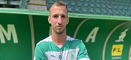 Matěj Hybš bude v příští sezoně přetahovat přes hlavu zelenobílý dres vršovických klokanů.
