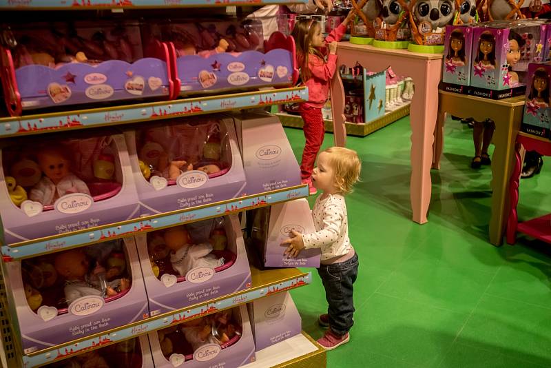 Hamleys otevřel v Praze největší hračkářství ve střední Evropě.