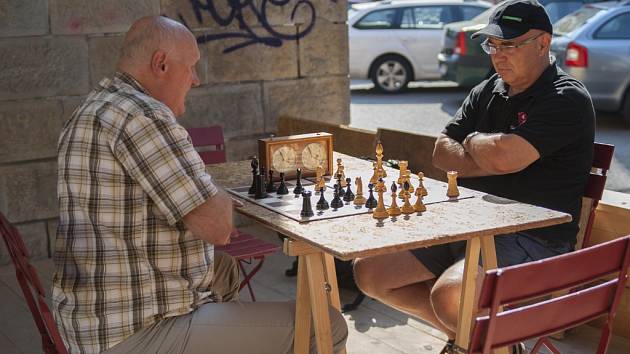 Šachový turnaj pod Negrelliho viaduktem.