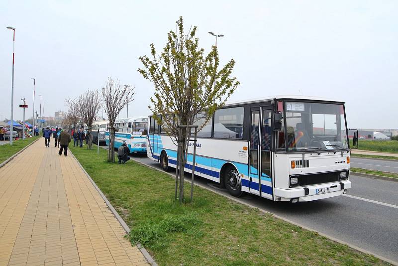 Autobusový den Pražské integrované dopravy 2019 v Letňanech.