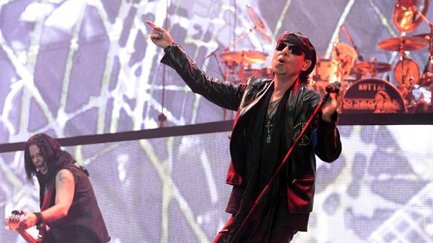Německá rocková skupina Scorpions vystoupila v sobotu 27. února 2016 bez předkapely v pražské O2 areně. Kapela, která je na turné k novému albu s názvem Return to Forever, slaví 50 let své hudební kariéry.