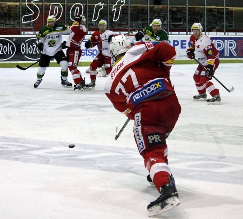 Druhé kolo playout v hokejové extralize:  HC Slavia Praha - HC Energie Karlovy Vary 2:4 (2:1, 0:1, 0:2).