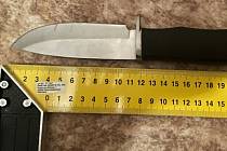 Nůž, kterým se ohrožoval muž v Daškově ulici v pražských Modřanech.