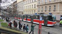 Výluka tramvají v Seifertově ulici v Praze 3 - havarijní oprava vodovodu