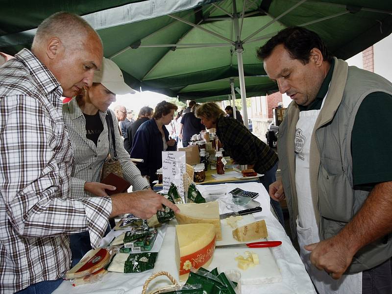 Farmářské trhy jsou v posledních letech mezi Pražany oblíbené, najdete je dnes téměř v každé městské části.