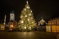 Vánoční strom na Staroměstském náměstí v Praze. Ilustrační foto