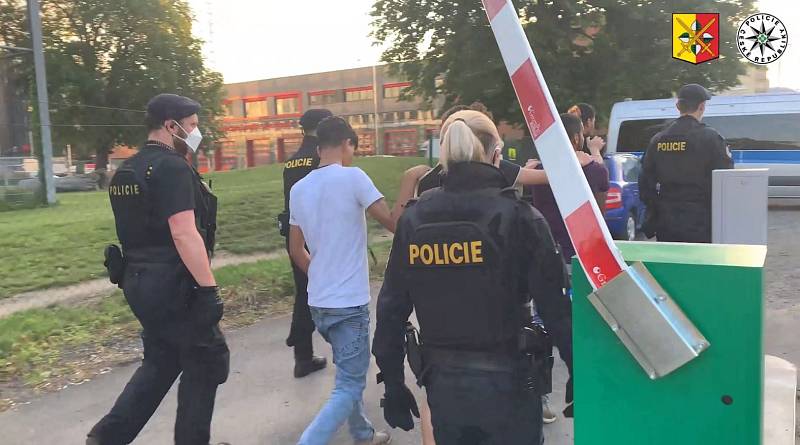 Policie zadržela v Holešovicích 29 migrantů.