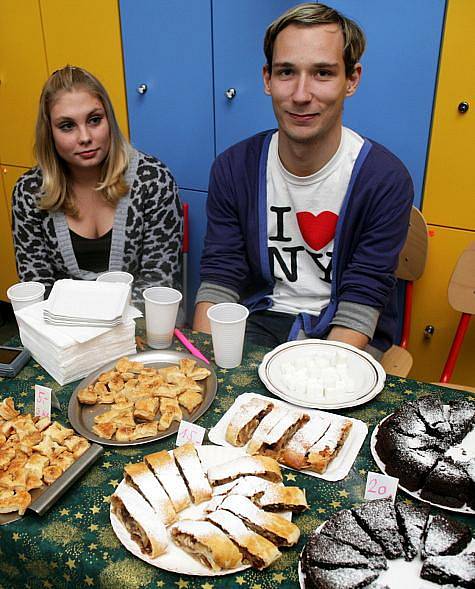 Na dobroty Světové gastronomie pořádané studenty ze školy VOŠ CR a MOS na Ortenově náměstí v Holešovicích bylo možno zajít v úterý 29. listopadu. 