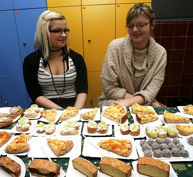 Na dobroty Světové gastronomie pořádané studenty ze školy VOŠ CR a MOS na Ortenově náměstí v Holešovicích bylo možno zajít v úterý 29. listopadu. 