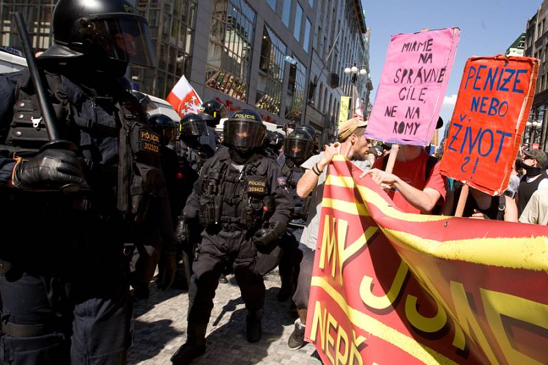 Pochod anarchistů z náměstí Republiky na Střelecký ostrov, 1. května 2012