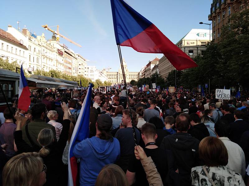 Demonstrace proti Marii Benešové a Andreji Babišovi 21. května 2019 na Václavském náměstí.