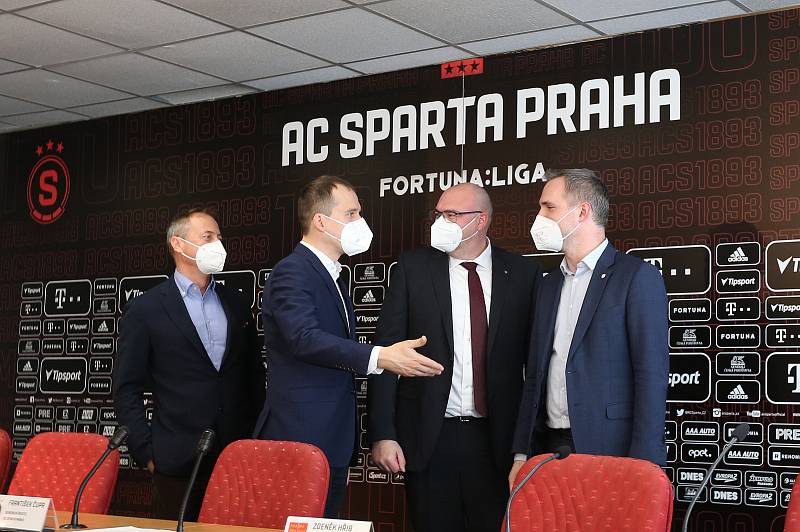 Nová očkovací centra - Sparta Praha a Slavia Praha byla slavnostně představena.