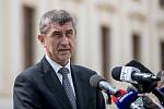 Ministr financí Andrej Babiš navštívil 3. května prezidenta Miloše Zemana na Pražském hradě.