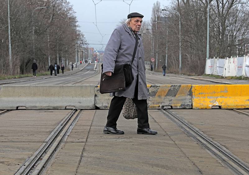 Uzavření Libeňského mostu 19.ledna.