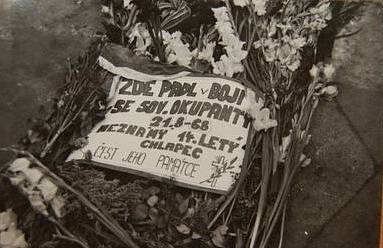 Fotografie z příjezdu okupačních vojsk v srpnu 1968 do Prahy. Snímky byly nalezeny ve Státním okresním archivu v Lounech.