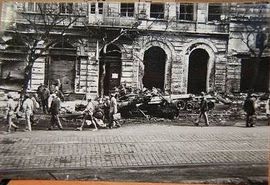 Fotografie z příjezdu okupačních vojsk v srpnu 1968 do Prahy. Snímky byly nalezeny ve Státním okresním archivu v Lounech.