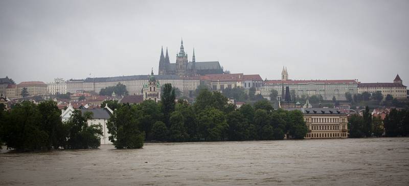 Záplavy v centru Prahy 3. června. 