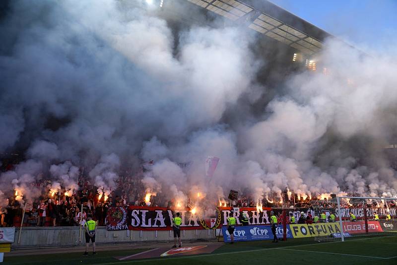 Sezonu nejvyšší fotbalové soutěže završilo velké pražské derby. Slavia ve svém Edenu podlehla Spartě 1:2.