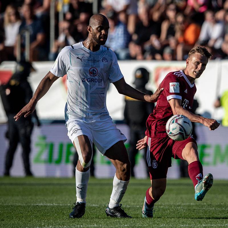 Slovácko porazilo ve finále MOL Cupu Spartu 3:1 a slaví historický úspěch.