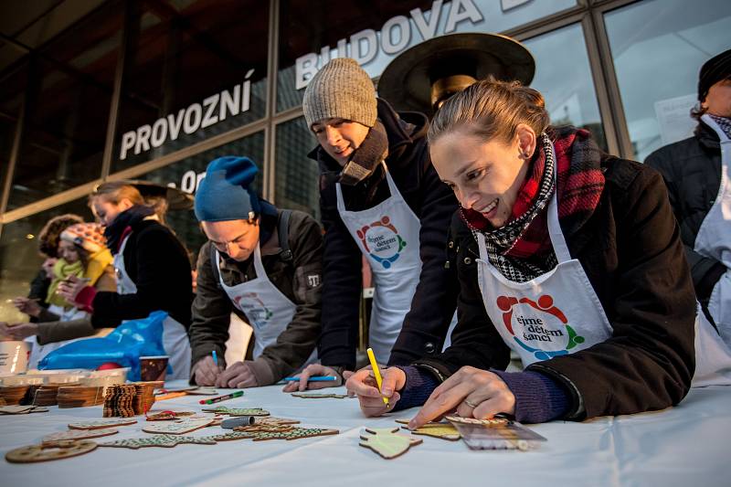 Národní divadlo ve spolupráci s organizací Dejme dětem šanci uspořádalo na piazettě již tradiční charitativní vánoční odpoledne