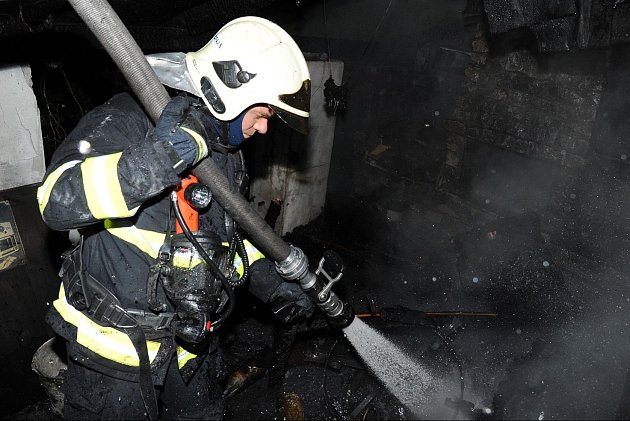 Noční požár od grilu spolykal půl milionu korun