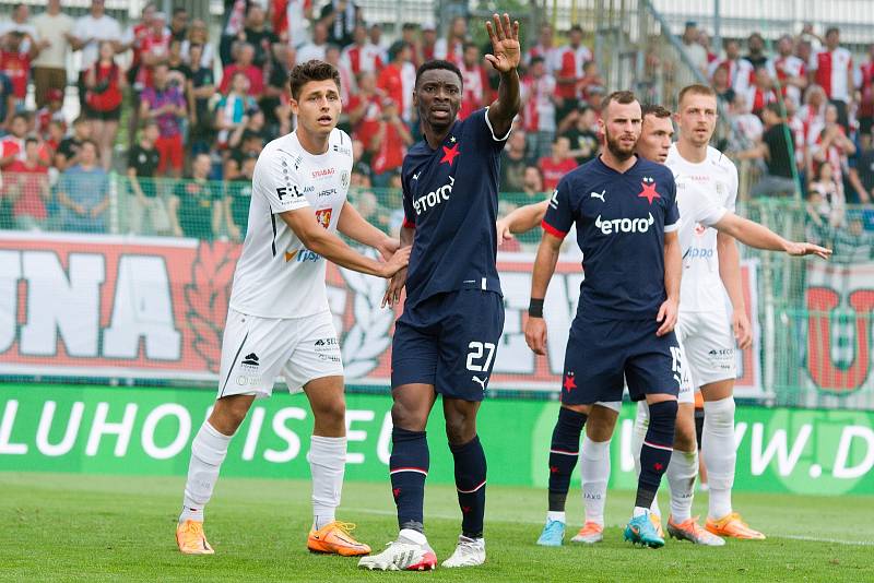 Fotbalisté Slavie Praha prohráli v úvodním kole nového ročníku FORTUNA LIGY na stadionu v Mladé Boleslavi s Hradcem Králové 0:1.