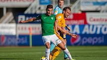 Zápas 4. kola první fotbalové ligy mezi týmy FK Jablonec a FK Dukla Praha se odehrál 20. srpna na stadionu Střelnice v Jablonci nad Nisou. Na snímku vlevo Michal Trávník.