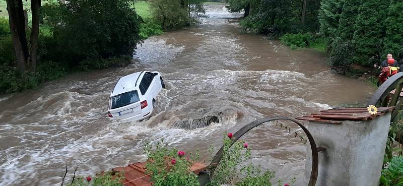 Osobní auto v Blanici.