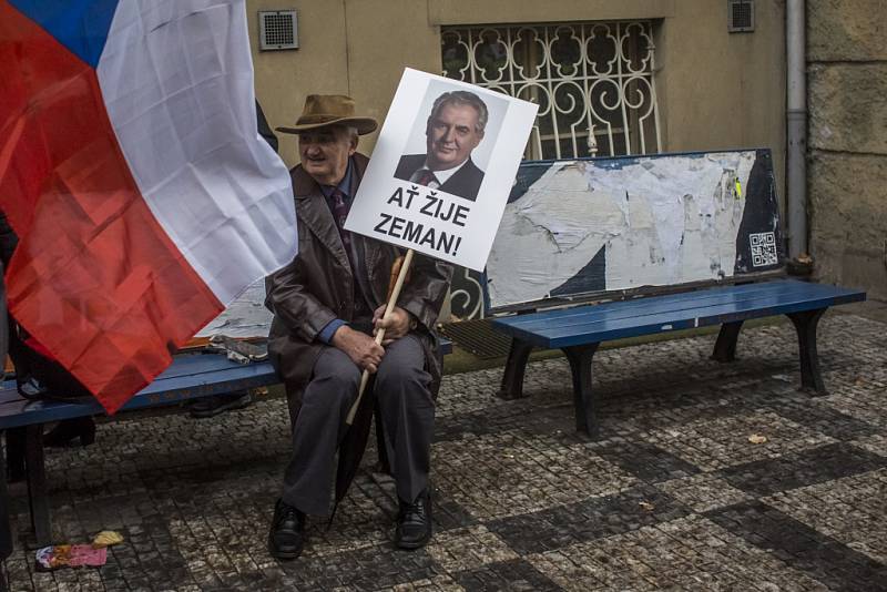 Oslavy 26. výročí Sametové revoluce 17. listopadu na Albertově v Praze.